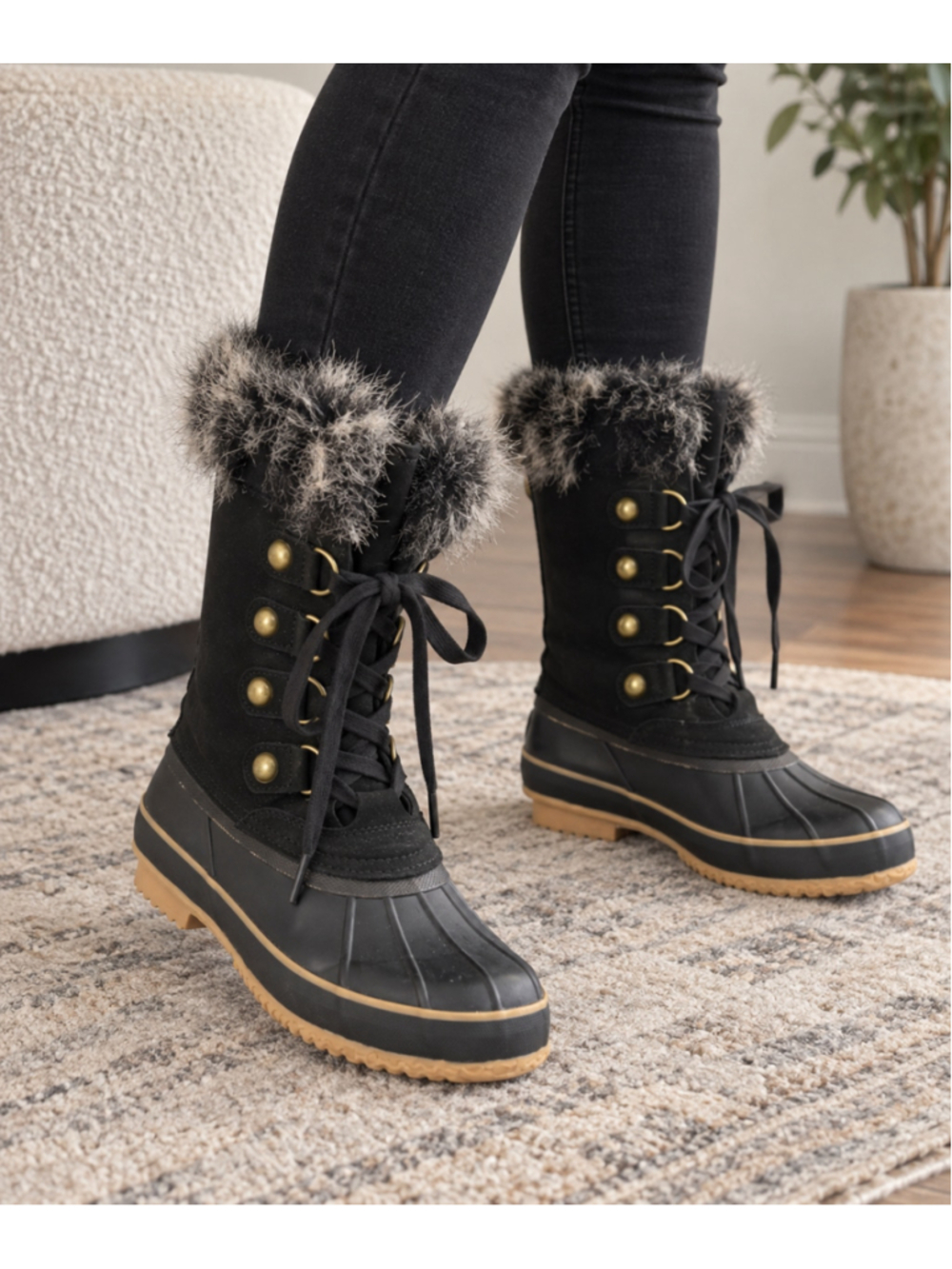 Juicy Couture Black Faux Fur Lace-Up Winter Snow Boots Size 6